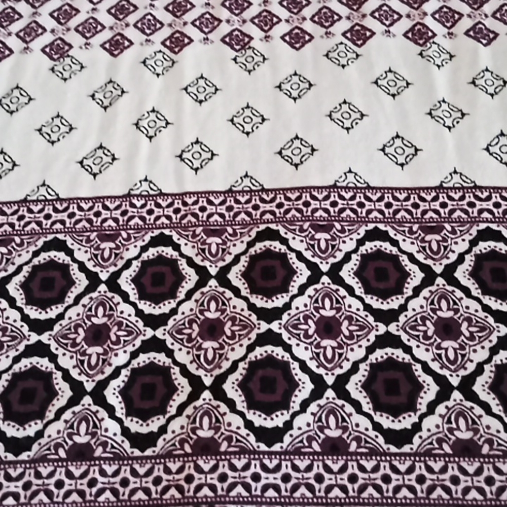 Charlotte Russe Long Skirt With Slit On Each Side.White/Burgundy & Black Pattern - Picture 8 of 14